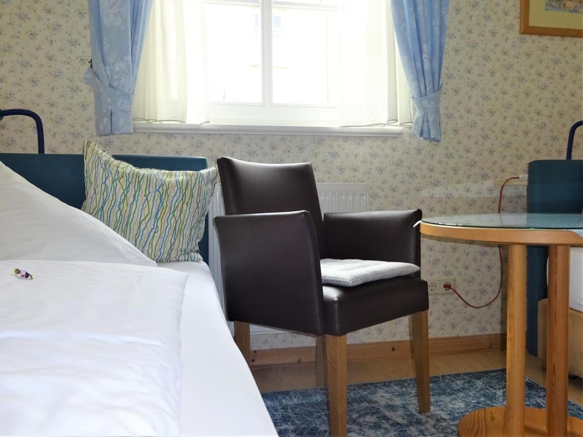 Hotel Pension Zur Faehrbruecke Штральзунд Екстер'єр фото